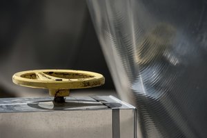 Verslas piktinasi didžiausiu akcizu regione: naftos dujos apmokestintos dešimtimis kartu daugiau nei taršesnis kuras