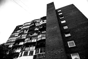 Po gaisro Viršuliškių daugiabutyje – žvilgsnis į Vilniaus realybę: skundų dėl pastatų būklės kiekis pribloškia