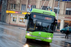 Autobusų ir troleibusų vairuotojai atskleidė, kaip keleiviai elgėsi per Naujuosius: anksčiau tekdavo būti ypač atsargiems