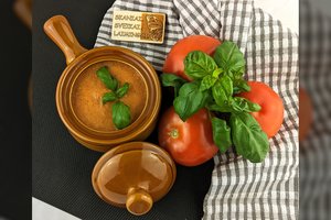 Šildanti pomidorų sriuba, kurią sugebės pagaminti net virtuvės naujokai