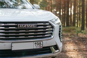 Kinai dideliais kąsniais ryja Rusijos automobilių rinką – į gatves ruošiasi paleisti dvigubai daugiau savo produkcijos