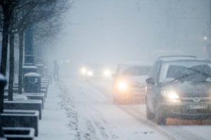 Dėl pūgos Vilniuje – kelininkų perspėjimas: situacija sudėtinga, susidarė spūstys