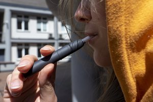 Nesutaria, ar elektroninių cigarečių vieta – vaistinėse: viceministras nemano, kad idėja bus įgyvendinta