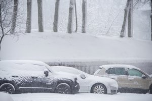Įdienojus sudėtingesnes eismo sąlygas kelininkai stebi Rokiškio ir Pasvalio rajonuose