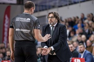 Lietuvos krepšinį bandantis suprasti A. Trinchieri įteikė pravardę V. Šeškui: „Jis yra Jackas Sparrow be plaukų“