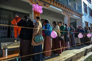 Rimtų ekonomikos sunkumų patiriančiame Butane vyksta rinkimai