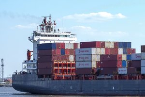 Lapkritį tarptautinės prekybos prekėmis deficitas sudarė 621 mln. eurų