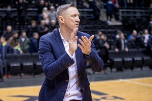 „Šiaulius“ prikėlęs Ž. Urbonas vos nesusigraudino: įspūdingą pergalę skyrė A. Sireikai