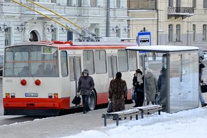 Paspaudus šalčiui Vilniaus gatvėse stojo troleibusai: keleiviams siūloma atidžiai planuoti keliones