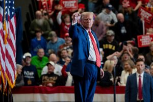 JAV žiniasklaida: D. Trumpas atvyko į teismą Vašingtone, kur bus svarstomas jo imunitetas