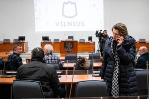 Vilniaus savivaldybė susitiko su nuo gaisro Viršuliškių daugiabutyje nukentėjusiais gyventojais