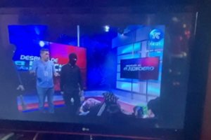 Ekvadore ginkluoti vyrai užpuolė televizijos studiją: pasigirdus šūviams ir riksmams tiesioginė transliacija nutrūko