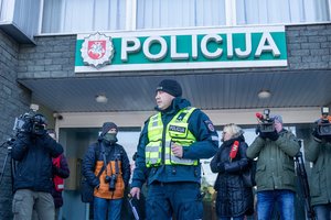 Policijai radus dingusią devynmetę, valstybės vadovai ir politikai dėkoja pareigūnams už darbą