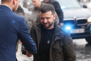 Vilniaus centre – gausios policijos pajėgos: į viešbutį atvyko V. Zelenskis