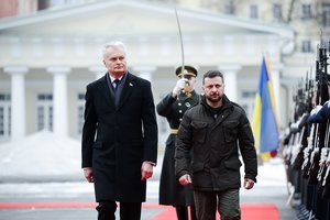 Vilniuje su G. Nausėda susitikęs V. Zelenskis skyrė išskirtinę padėką lietuviams ir juokavo apie orą