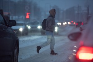 Kelininkai įspėja: naktį eismo sąlygas sunkins lijundra ir plikledis
