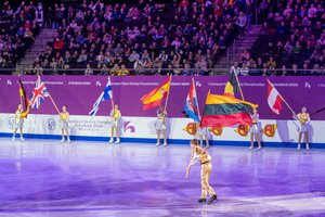 Europos dailiojo čiuožimo čempionatas iššovė galingu atidarymo šou – lazeriai, dainos ir „mes norime daugiau“