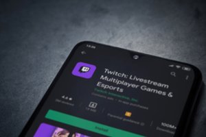 „Amazon“ valdoma žaidimų transliavimo platforma „Twitch“ atleidžia 500 darbuotojų