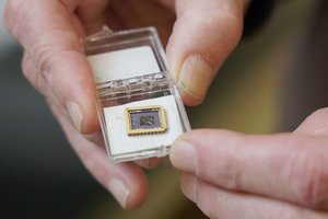 Pirmasis pasaulyje grafeno puslaidininkis galės būti naudojamas ateities kvantiniuose kompiuteriuose