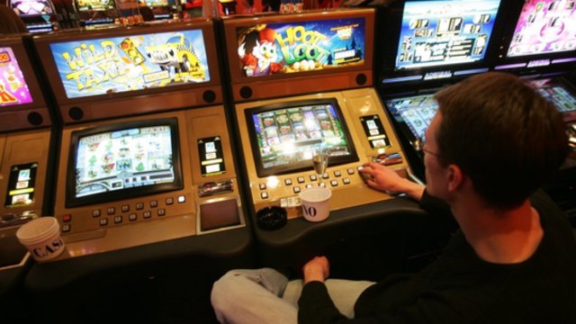 Azartinių lošimų žalai biudžete viršijant 20 mln. siūlo pataisas: už neteisėtą organizavimą – laisvės atėmimas