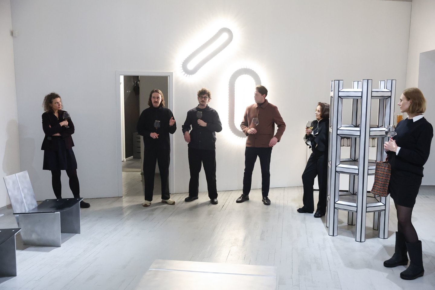 Parodos „Monumentali masė“ atidarymas dizainui skirtoje „Vartų“ galerijos erdvėje „ShowRoom“.<br>R.Danisevičiaus nuotr.