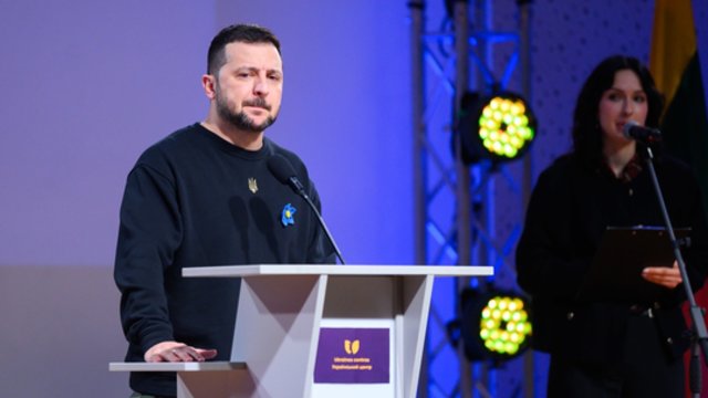 V. Zelenskis sakydamas kalbą Ukrainos centre pabrėžė – jaučiasi kaip namuose: dėkojo už pagalbą civiliams