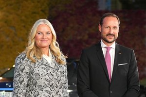 Norvegijos sosto įpėdinio Haakono ir princesės Mette Marit santuoka patiria sunkų išbandymą