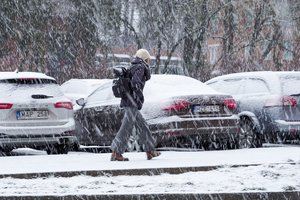 Dėl penktadienio – įspėjimas visiems: laukiama stipraus snygio, prašo net apsipirkti anksčiau