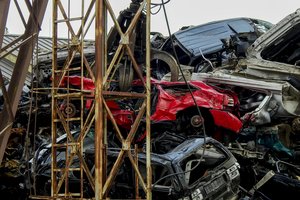 Vėl skirs kompensacijas legaliai sunaikinusiems senus automobilius – skelbia svarbiausią informaciją