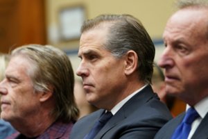 Mokestiniu sukčiavimu kaltinamas J. Bideno sūnus teisme neigė savo kaltę