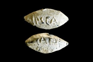 Archeologai: 2000 metų senumo kulka su Julijaus Cezario vardu greičiausiai buvo panaudota per pilietinį karą