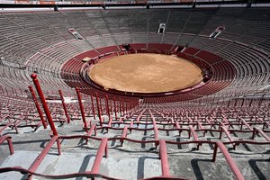 Didžiausioje pasaulyje koridos arenoje Meksike vėl vyks bulių kovos