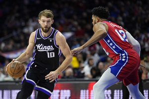 D. Sabonis surinko dvigubą dublį, bet „Kings“ krito prieš naują lyderį atradusią „76ers“ 