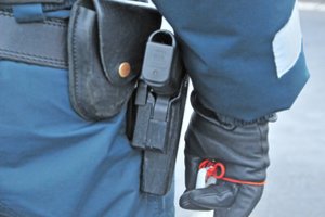 Policija inicijuoja ginklo išdavimo tvarkos pokyčius: faktas apie asmens psichinę ligą pareigūnus pasiekia ne visada