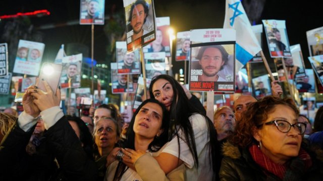 Tel Avive – demonstracija prieš B. Netanyahu: tūkstančiai reikalauja ministro pirmininko atsistatydinimo