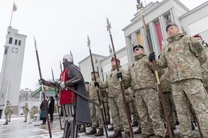 Gynybos mokestį palaiko beveik visų Seimo frakcijų seniūnai: svarstoma dėl didesnių PVM, pelno mokesčio tarifų