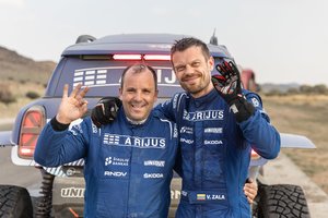 Dešimtuke finišavęs V. Žala strigo už B. Vanago nugaros: „Nors pastumk“