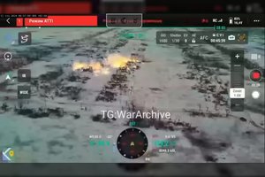 Istorinis vaizdas: pora amerikietiškos pėstininkų kovos mašinų sudorojo moderniausią Rusijos tanką