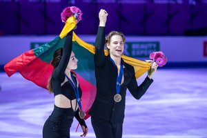 Seimo narių kreipimasis dėl Lietuvos pilietybės suteikimo ledo šokėjai A. Redd išsiųstas prezidentui: pasirašė 34 parlamentarai