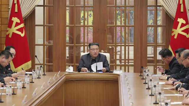 Įtampa tarp Šiaurės Korėjos ir Pietų Korėjos toliau auga: Kim Jong Unas toliau grasina karu