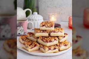 Desertas, kuris niekada neatsibos – trupininis pyragas su varške ir uogiene