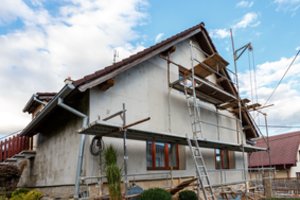 Individualių namų atnaujinimui – valstybės pinigai: sudėliojo aiškiai, kas ir kiek gali gauti