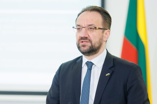 G. Šimkus užsienio žiniasklaidai apie palūkanų normas – investuotojai turi per dideles viltis