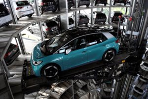 Naujų automobilių pardavimai Europoje 2023 m. atsigavo