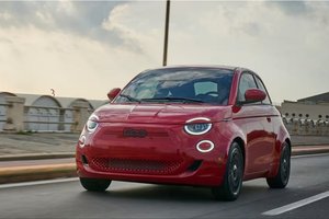 „Fiat“ susiduria su sunkumais parduodant šį modelį: antrą kartą stabdo gamybą