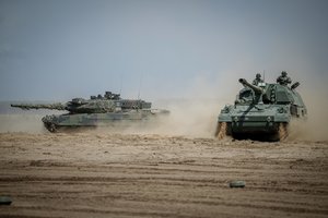 NATO skelbia kelis mėnesius truksiančias pratybas, kuriose dalyvaus 90 000 karių