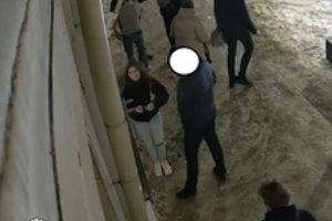 Po laikrodžio vagystės greta sostinės naktinio klubo, policija prašo visuomenės pagalbos