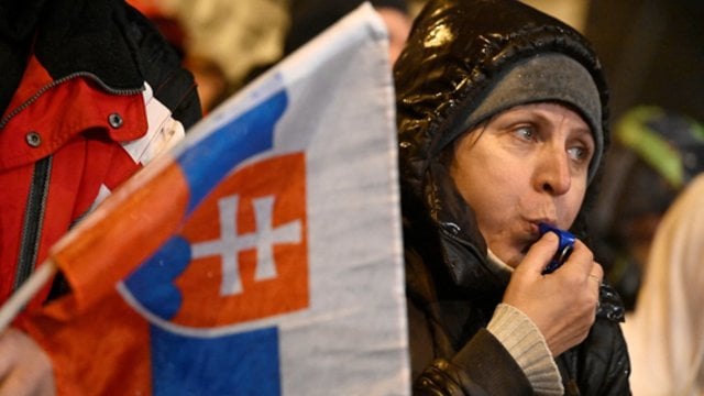 Slovakijoje tūkstančiai žmonių sukilo prieš iniciatyvą keisti BK: siekius neigiamai vertina ir prezidentė
