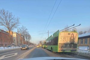 Spustelėjęs šaltukas sustabdė eismą Kaune: ryte nepavažiavo troleibusai