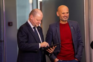 S. Skvernelis: tyrimas dėl A. Anušausko galimai nutekintos informacijos tebuvo jo munduro plovimas